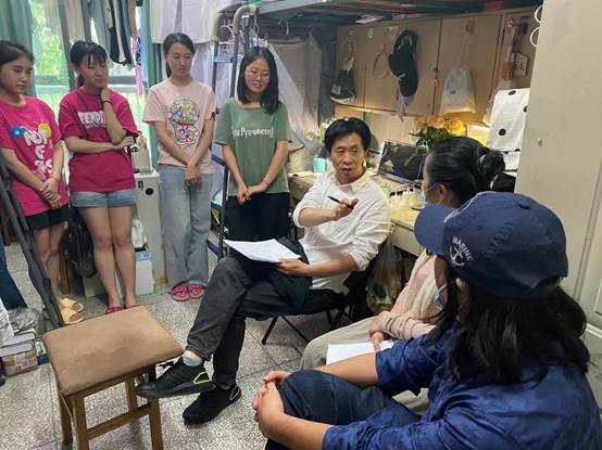 说明: E:\威廉希尔williamhill\员工档案\2022年工作\1.员工工作\毕业生\校领导访企拓岗(深入寝室,深入员工、深入企业)\走访寝室图片\fa8a9a134fdcccc2c1e8de02b6f037f.jpg 说明: E:\威廉希尔williamhill\员工档案\2022年工作\1.员工工作\毕业生\校领导访企拓岗(深入寝室,深入员工、深入企业)\走访寝室图片\fa8a9a134fdcccc2c1e8de02b6f037f.jpg